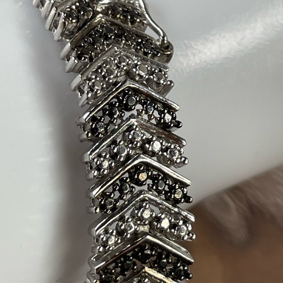 MycostSALE‼️VINTAGE Silver Chevron Bracelet. 925 colored Silver. 7 1/4" - Picture 5 of 9